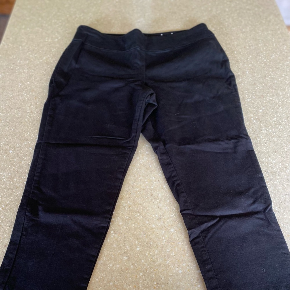 Stretch waist black Capri dress pant
